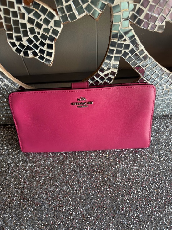 Coach Handbags - 💕Coach Women's‎ Pink Leather Wallet